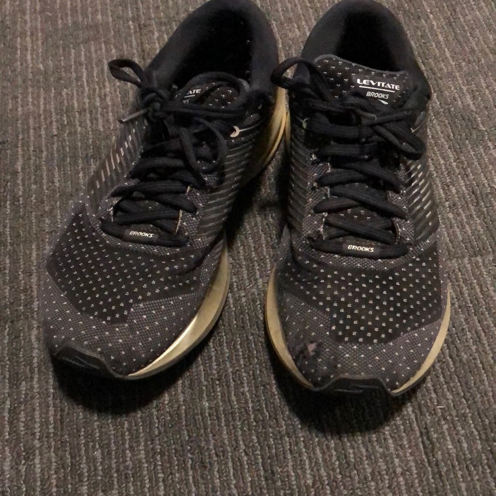 Brooks Tennis shoes